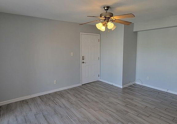 4th image of 237 Seahorse Dr SE Unit B