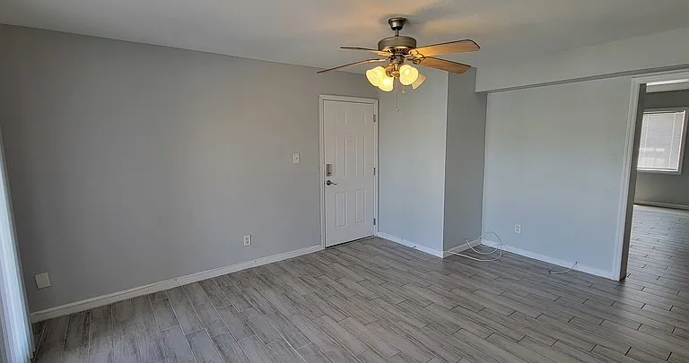 237 Seahorse Dr SE #B — Photo 4