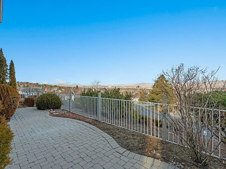 6186 Squires Ln — Photo 23
