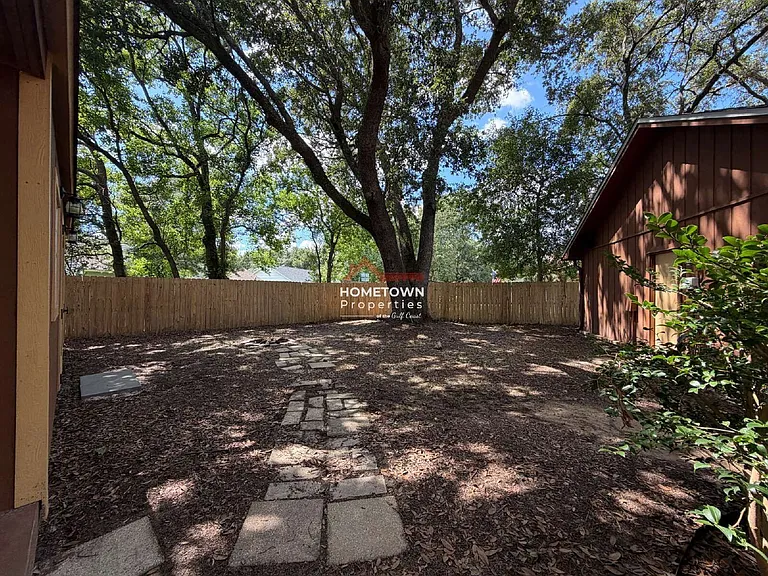 7707 Beechwood Dr — Photo 32