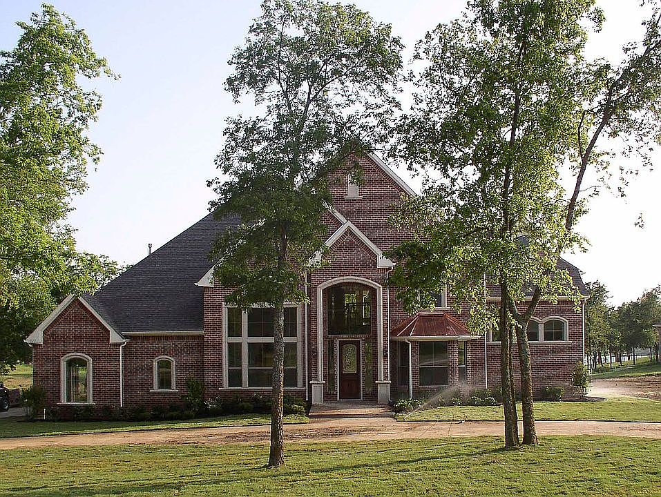 1st image of 715 Carrie Ln