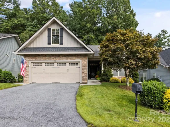 32 Walden Pond Dr, Hendersonville, NC 28791