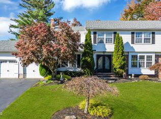 6 Blackfoot Dr, Manalapan, NJ 07726