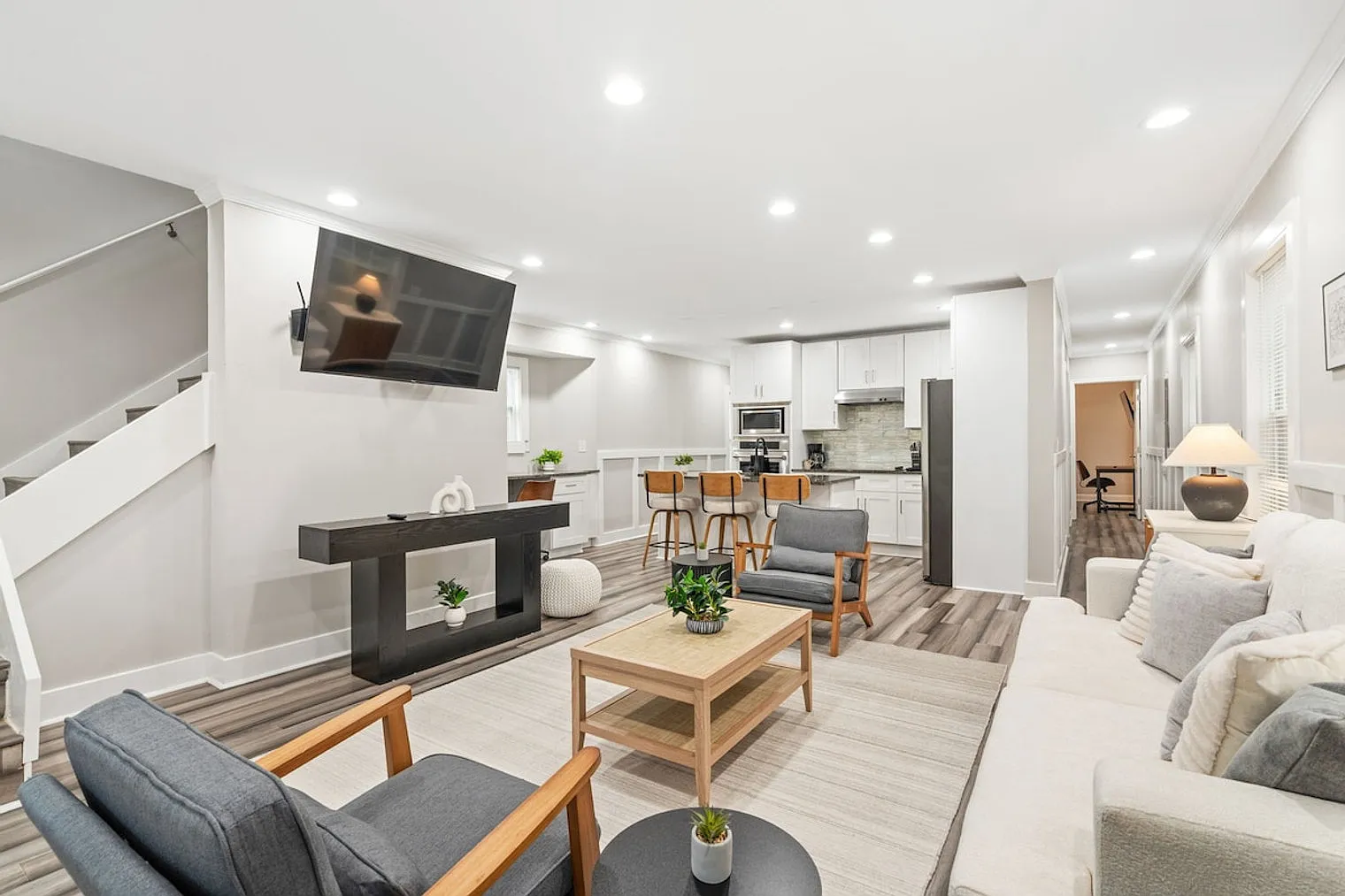 4 bed, 3.5 bath, $7,830 — Photo 4