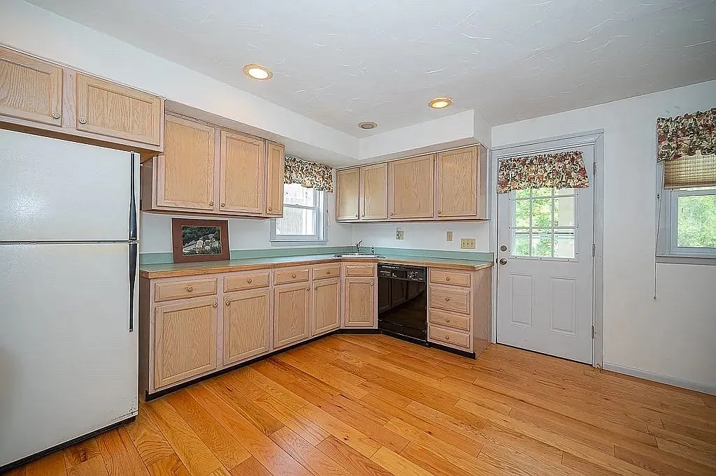 2 bed, 1000 sqft, $2,100 — Photo 3