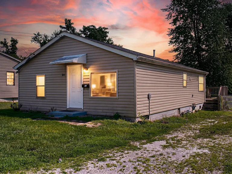 241 Kahl Ct — Photo 1
