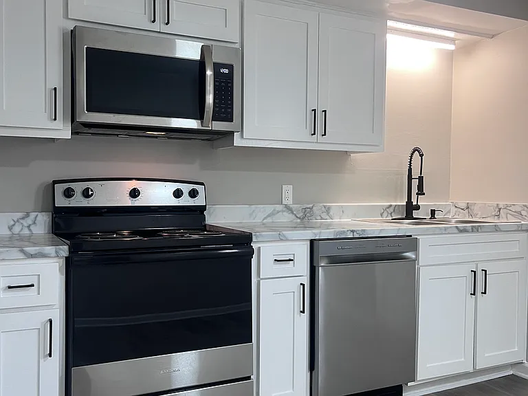 Fisher St Apartments — Photo 40