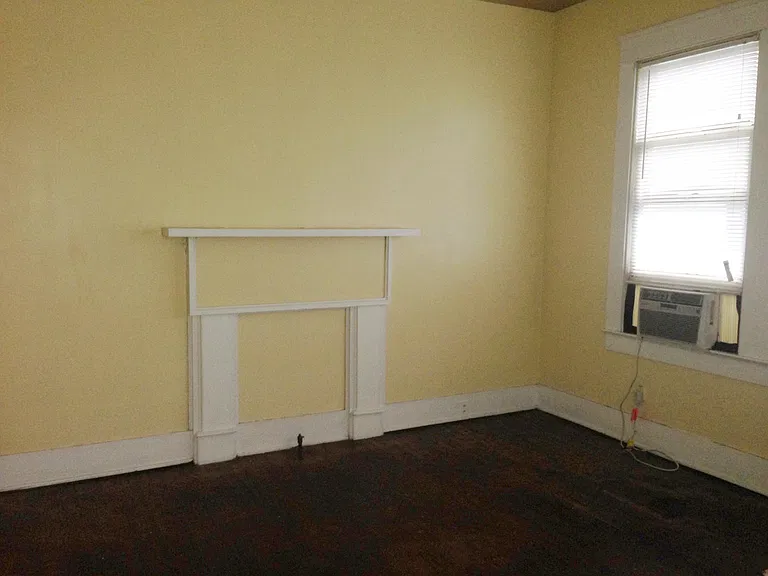 2348 Hill St — Photo 2