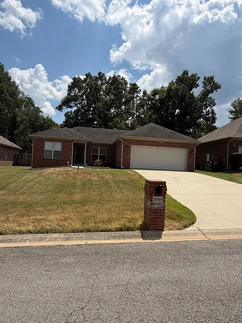 3 bed, 1650 sqft, $2,000 — Photo 1
