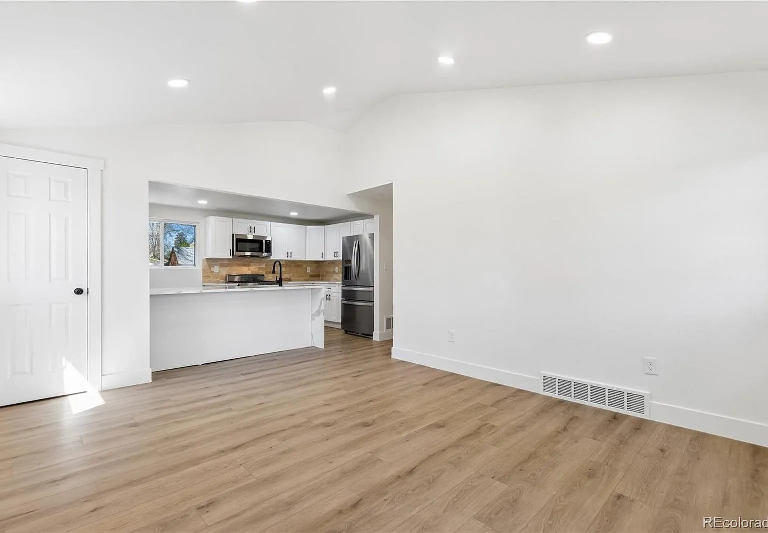 5 bed, 3.0 bath, 1858 sqft, $4,950 — Photo 4