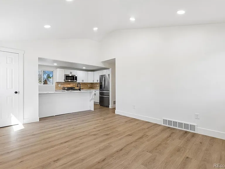 363 S Ivy St — Photo 4