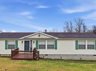 124 Oak Grove Ln, Rocky Top, TN 37769