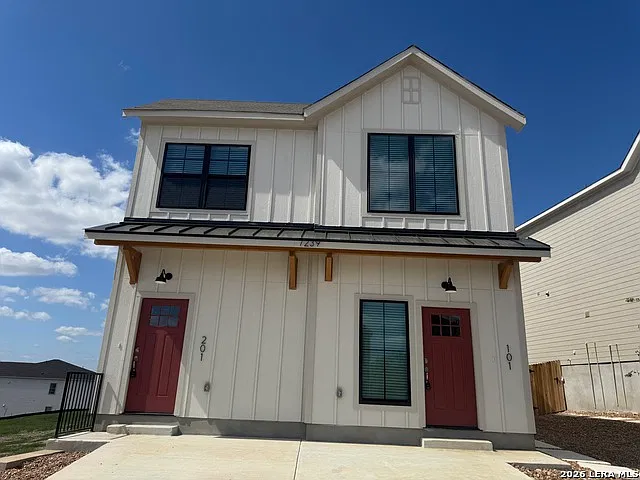 3 bed, 2.0 bath, 1292 sqft, $1,350 — Photo 1
