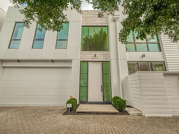 2nd image of 2114 Potomac Dr Unit B