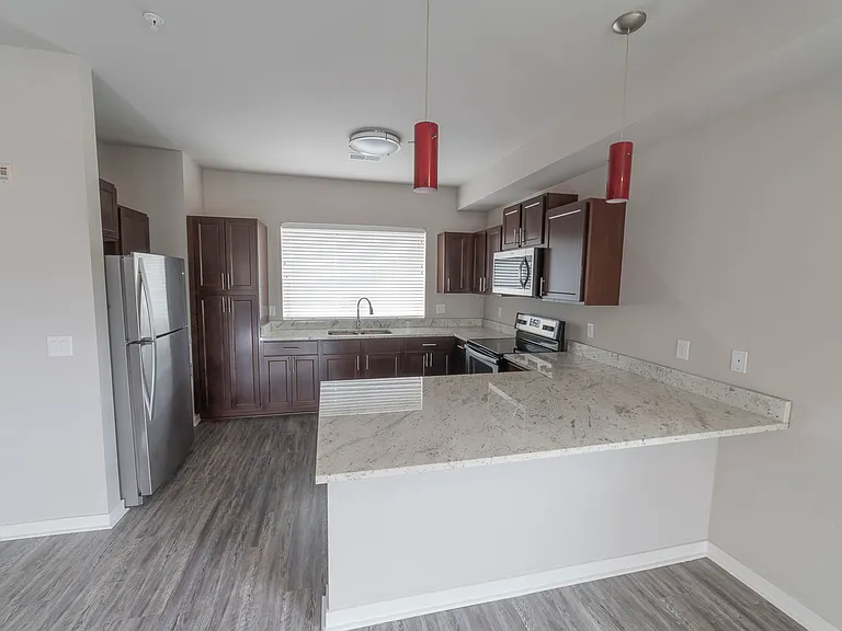 Mammoth Springs Apartments & Townhomes — Photo 97