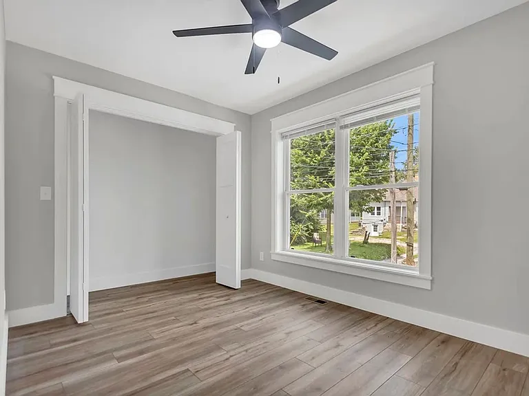 307 W Kenwood Dr — Photo 2