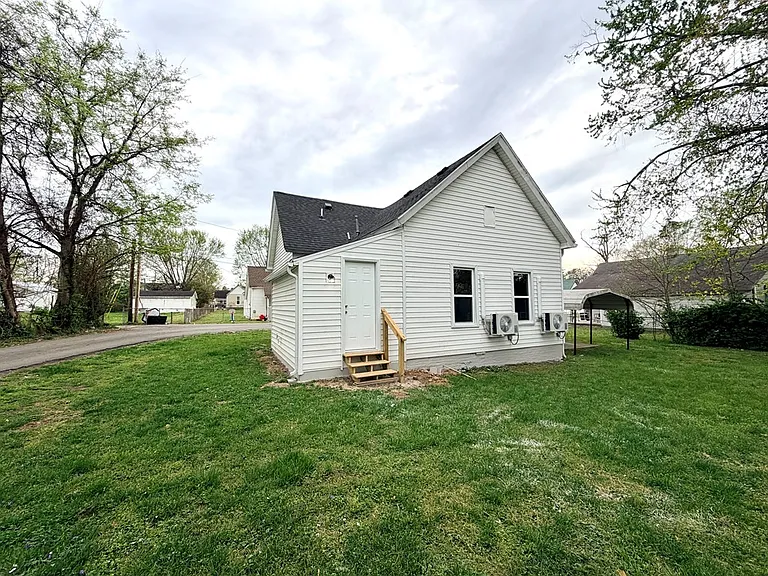 312 Twyman Sq — Photo 11