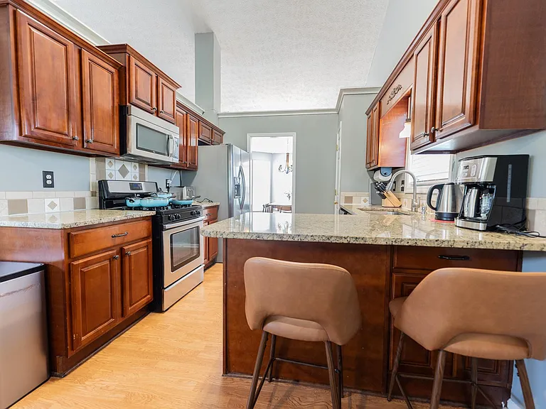 4589 Brook Farms Dr — Photo 3