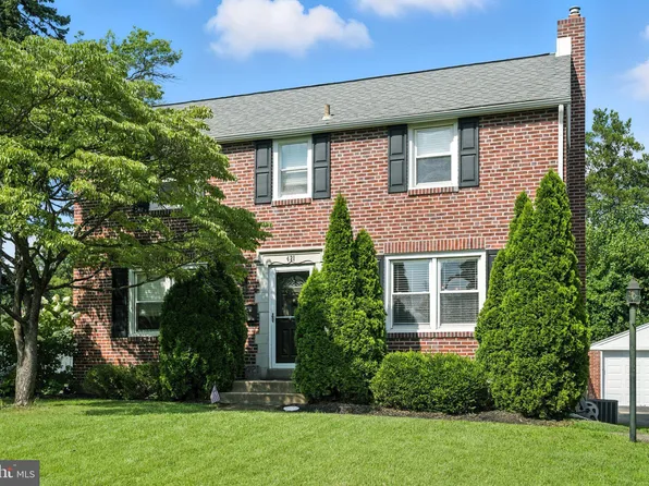 421 Colonial Park Dr, Springfield, PA 19064