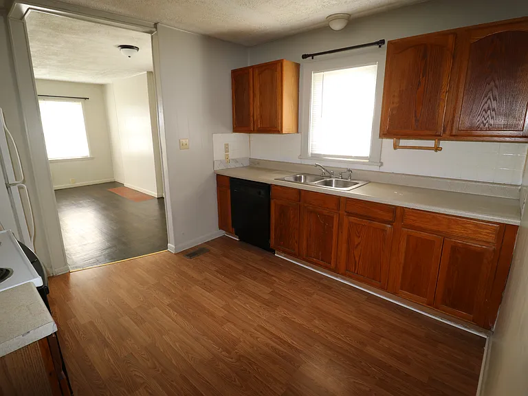 222 E Ravine Rd — Photo 4