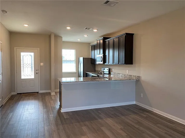 297 Mount Vernon Way — Photo 7