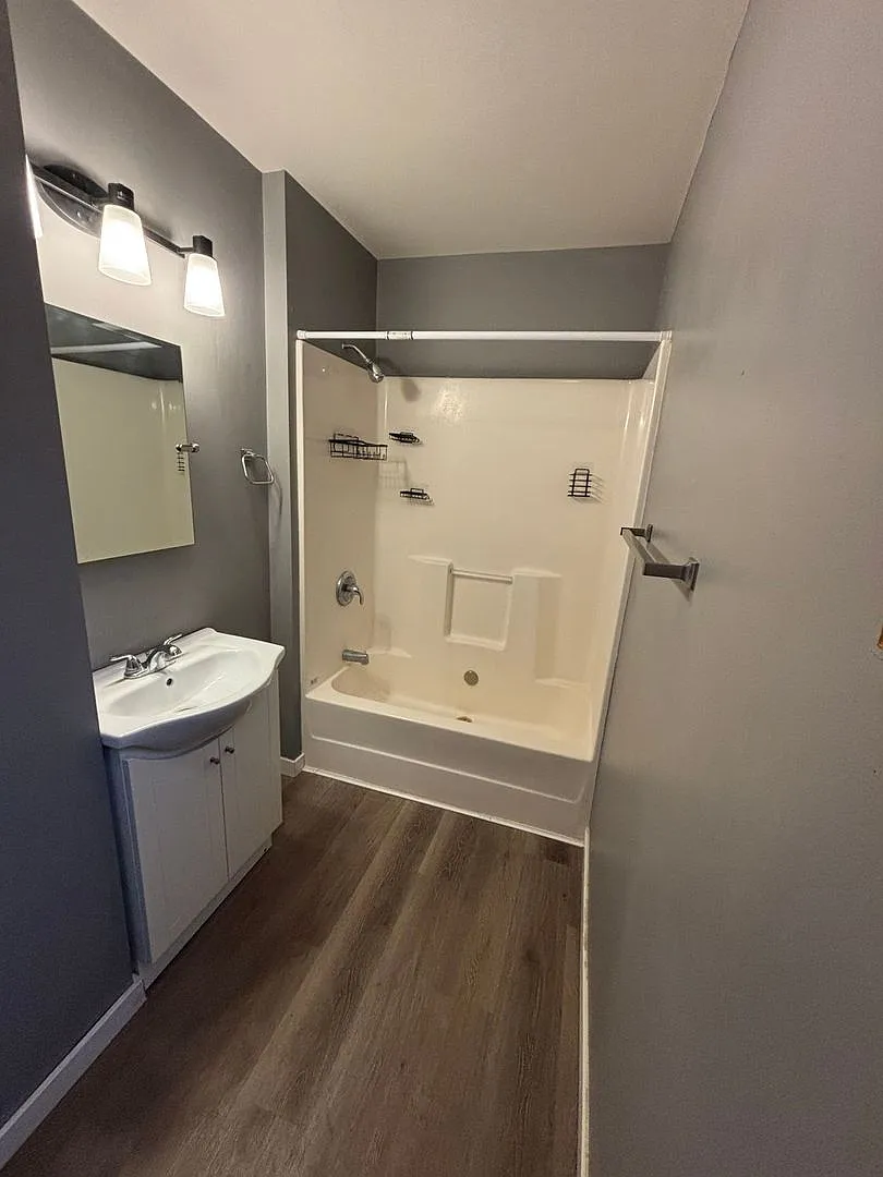 810 Cameron Ave — Photo 4