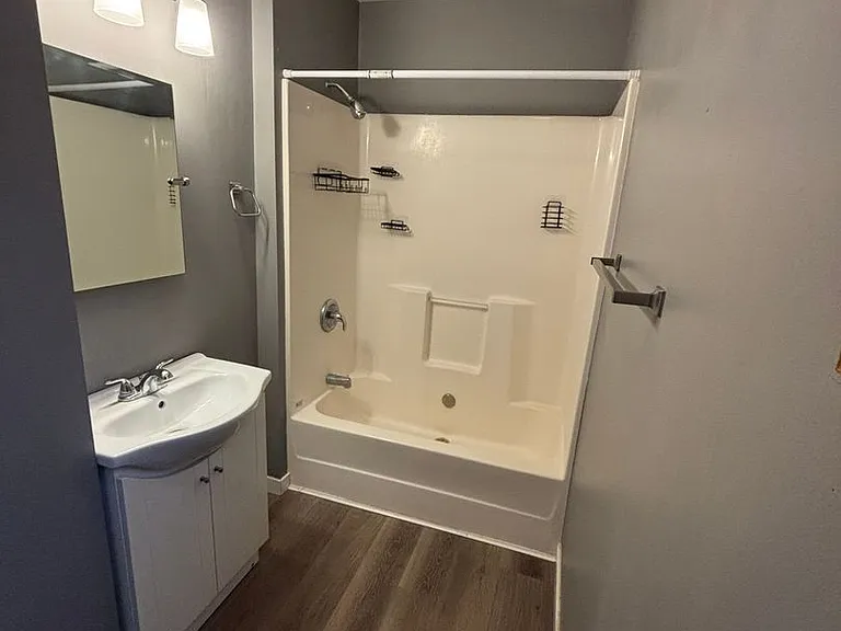 810 Cameron Ave — Photo 13