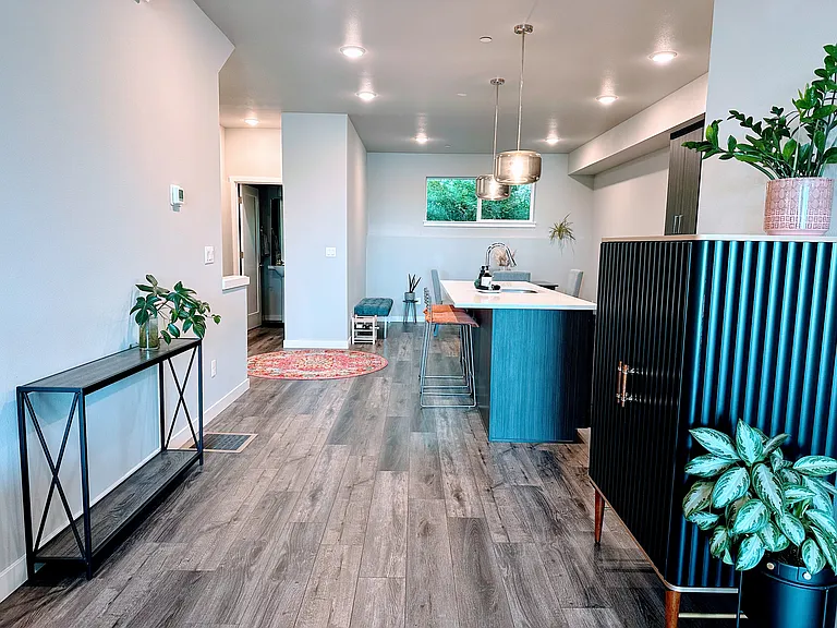 2635 NW Sussex Ave — Photo 6