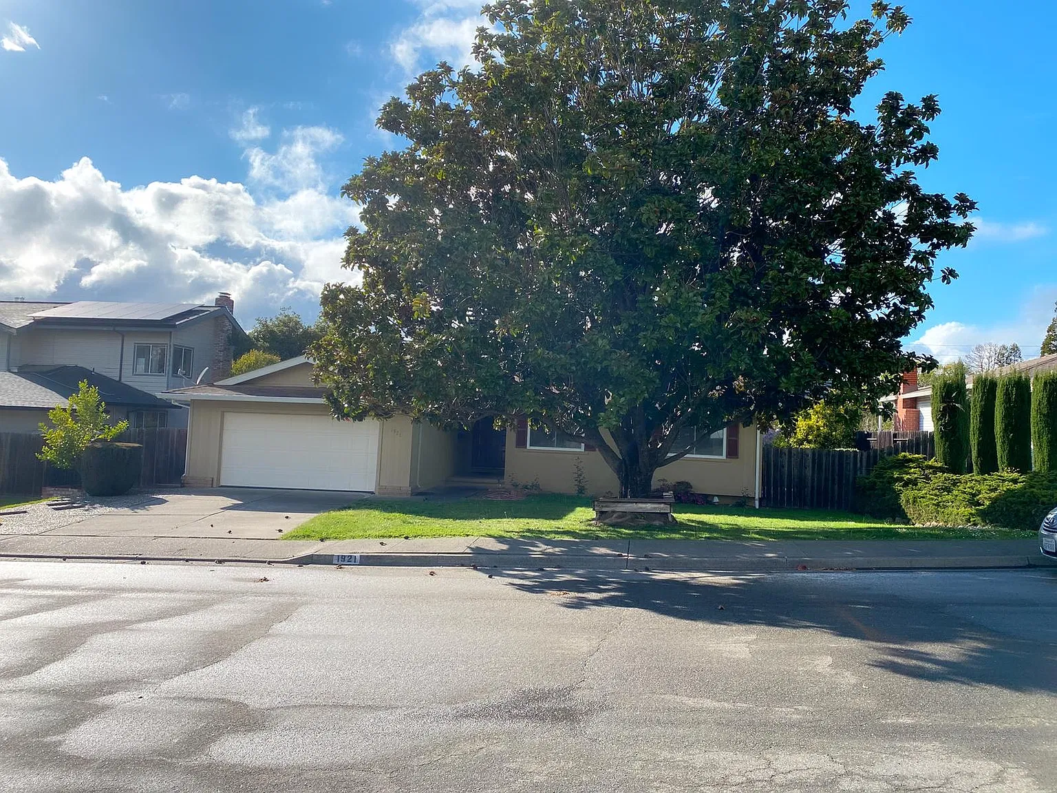 1921 Marion Avenue — Photo 1