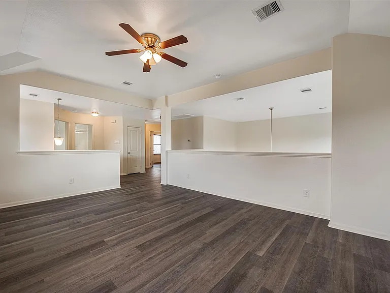 106 Crown Point Ct — Photo 15
