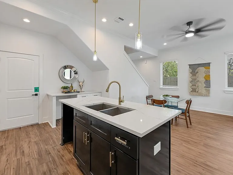 6532 Couch St — Photo 10