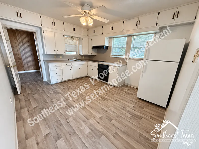 2 bed, 1.0 bath, 832 sqft, $1,100 — Photo 3