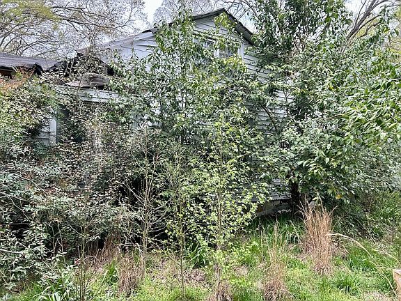 3rd image of 1220 Arthur Blvd