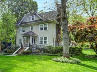 76 Kenilworth Rd, Mountain Lakes, NJ 07046