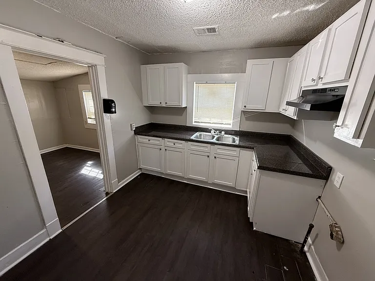728 N Holmes St — Photo 12