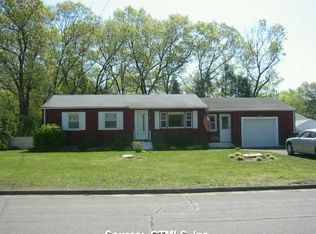 8 Mohawk Rd, Windsor Locks, CT 06096