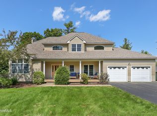 41 Meadow Ridge Dr, Pittsfield, MA 01201