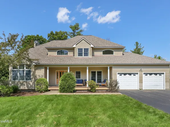 41 Meadow Ridge Dr, Pittsfield, MA 01201