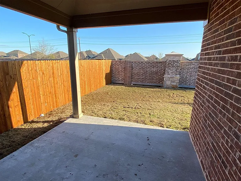 2816 Redbud Ln — Photo 30