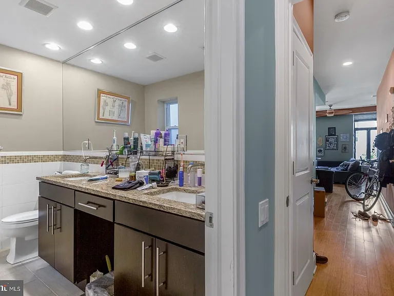 530 W Girard Ave #2 — Photo 10