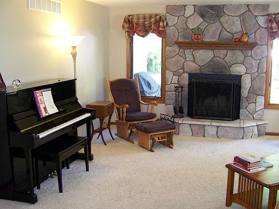 2nd image of 7138 Jamaica Ln