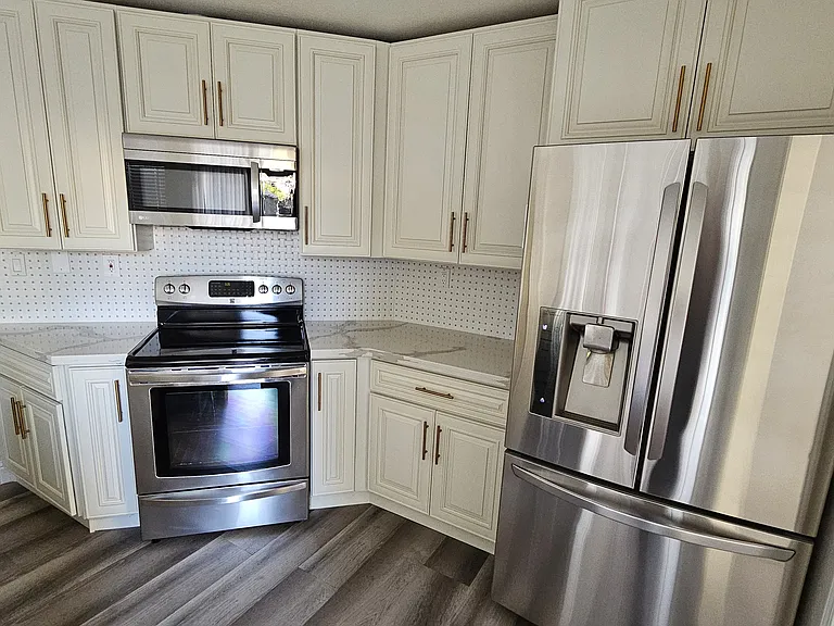 8409 Thornbury Dr — Photo 8
