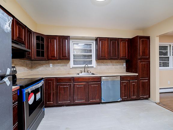 3rd image of 220 Benson Ave Floor 2
