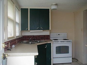 2nd image of 1047 E Chandler St