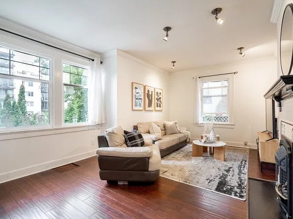 202 7th St, New Westminster, BC V3M 3K3