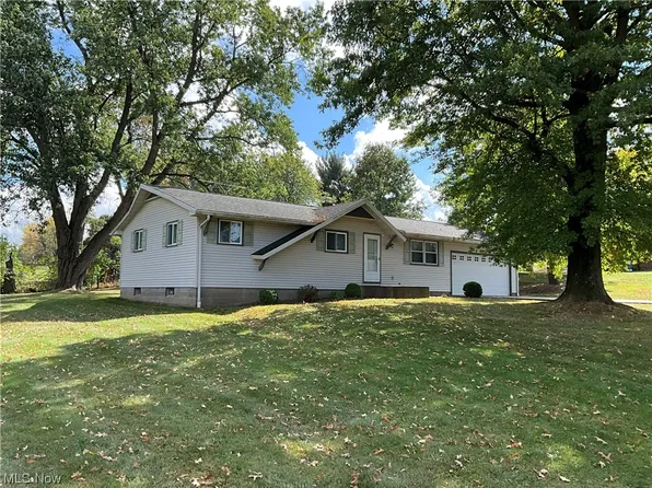 8466 N Walnut St, Mount Eaton, OH 44659