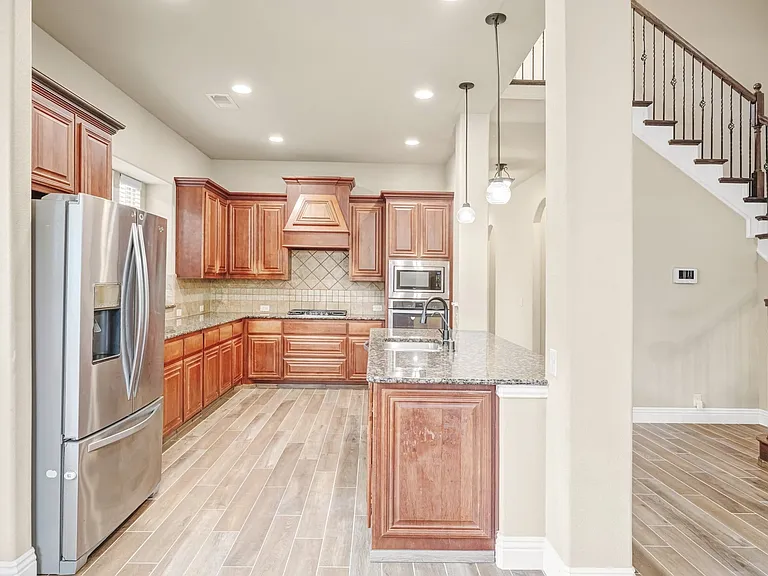 2412 Kemerton Dr — Photo 8