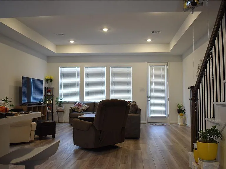 9742 Burlington Bristol Dr — Photo 14