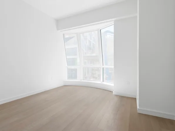 515 West 18th Street 510 image 3 of 7