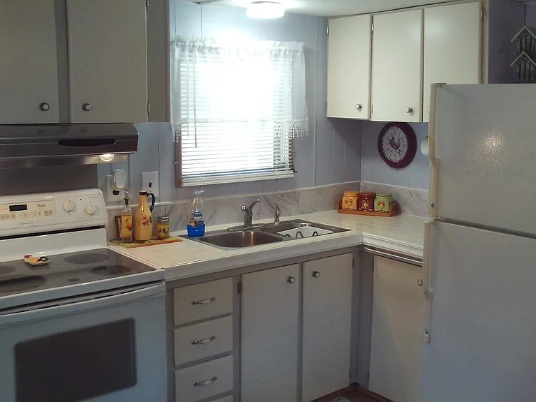9240 Erma Rd — Photo 10